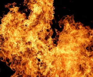 Nam điều dưỡng bệnh viện tự thiêu trước cửa nhà người yêu