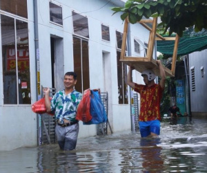 Nhiều nơi ở 'rốn lũ' Đà Nẵng vẫn ngập, người dân 3 ngày chưa được về nhà