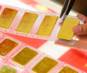 Giá vàng hôm nay 16/10: Vàng trong nước lập đỉnh mới