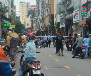 Người đàn ông ở TP HCM không mặc quần áo chém người hàng loạt rồi tự sát