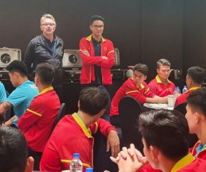 Thua 0-2 hài lòng, 6 bàn thắng cũng... tích cực: HLV Troussier nghĩ gì?