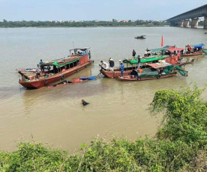 Xà lan đâm tàu cá trên sông Hồng, 1 người tử vong