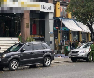Nam du khách rơi từ lầu 4 khách sạn xuống đất tử vong