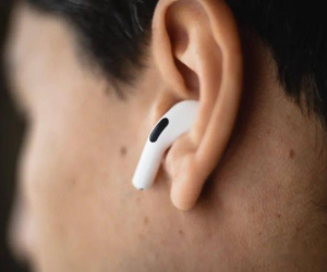 Cô gái 19 tuổi đeo tai nghe khi ngủ, hôm sau gặp cảnh tượng hãi hùng