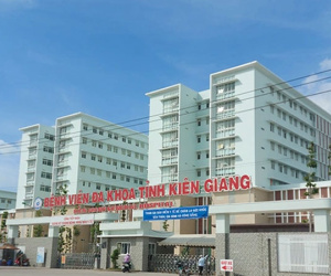 Vợ chồng bác sĩ tự tử, bỏ lại con 5 tuổi