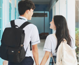 Con trai lớp 10 yêu bạn gái đại học, nỗi lo muôn thuở của phụ huynh về việc con cái yêu sớm