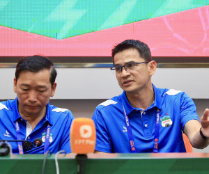 HLV Kiatisuk cảm ơn VAR khi HAGL thoát thua ra quân V-League 2023