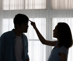 Nóng máu cãi nhau đuổi chồng ra khỏi nhà, cô vợ 'hối hận' khi chứng kiến cảnh tượng này