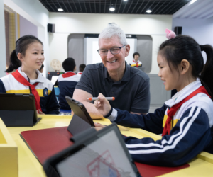 Tim Cook vẫn được hoan nghênh tại Trung Quốc giữa lệnh cấm iPhone