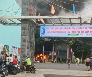 Một trung tâm thể thao bốc cháy, vận động viên hốt hoảng tháo chạy