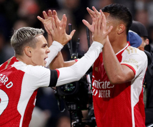 Chelsea đánh rơi chiến thắng trước Arsenal