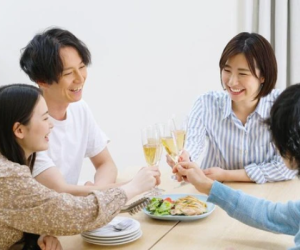 Người EQ cao không bao giờ mang 3 thứ này đến bữa tiệc