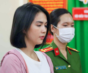 Người mẫu Ngọc Trinh bị bắt và cảnh báo về sự lệch chuẩn