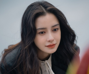 Bị 'phong sát' ngầm vì xem Lisa diễn thoát y, Angelababy cầu cứu chồng cũ, phản ứng của Huỳnh Hiểu Minh gây tranh cãi