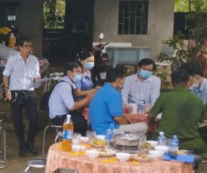 Mẹ nghi phạm 14 tuổi nghi đầu độc bố và bà nội: 'Con không tâm sự với tôi'