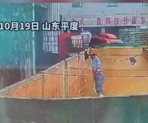 Lộ clip công nhân 'tè bậy' vào bồn nguyên liệu, nhà máy bia danh tiếng Trung Quốc khốn đốn