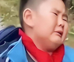 Tờ đơn xin nghỉ học của học sinh tiểu học 'gây bão': Cô giáo vừa giận vừa thương, cha mẹ cũng bất lực
