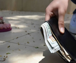 Nhặt được tiền là may hay rủi?