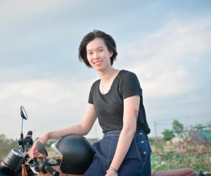 'Khủng long' 1m93 của bóng chuyền nữ Việt Nam khoe sở thích chơi 'quái thú tốc độ'