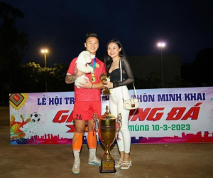 Thủ môn nổi tiếng kết hôn với hotgirl xứ Nghệ, chụp bộ ảnh cưới chuẩn dân bóng đá