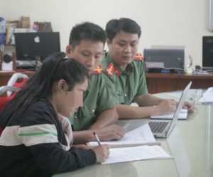 Mẹ vi phạm bị xử lý, con gái lên mạng bôi nhọ chính quyền và Công an