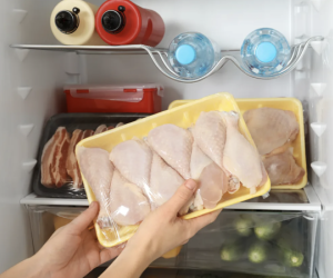 Thịt gà có thể bảo quản trong tủ lạnh bao lâu? Dấu hiệu thịt gà 'có vấn đề', thà nhịn đói chứ đừng ăn