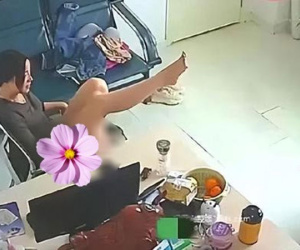 Chồng giám đốc nhờ vợ giám sát nhân viên vì camera hỏng, kết quả khiến anh suy sụp