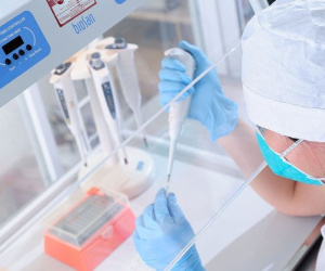 Mẹ chồng xé tờ kết quả xét nghiệm ADN, xóa lai lịch bất minh của cháu nội