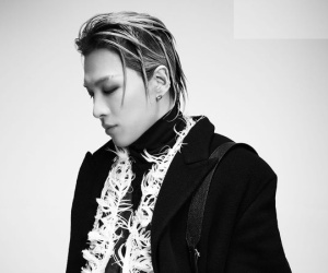 Taeyang, người được ví là 'bông tuyết trong sạch' nhất nhóm Big Bang, nam tính trong trang phục của Givenchy