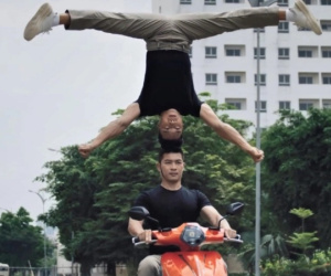 Quốc Cơ - Quốc Nghiệp xin lỗi vụ chồng đầu đi xe máy