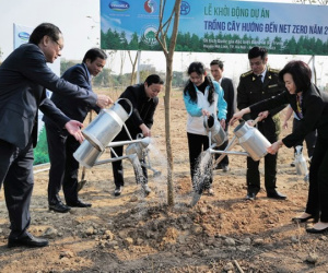 Vinamilk đồng hành cùng chuỗi hoạt động của CLB Báo chí Phát triển Xanh