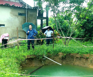Hố 'tử thần' sâu 12m xuất hiện trong vườn nhà dân ở Quảng Bình
