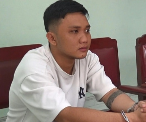 Thanh niên ở Bình Dương khống chế bạn gái cũ, nổ súng khi bị can ngăn