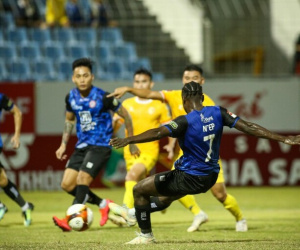 CLB TP HCM thoát thua trước tân binh V-League