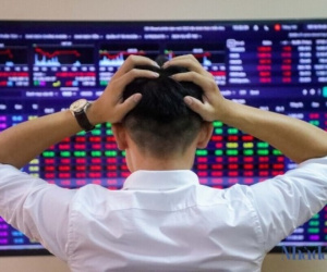 Nhà đầu tư chứng khoán ôm lỗ khi vừa bắt đáy
