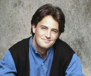 Bạn bè nghi ngờ cái chết của tài tử 'Friends' Matthew Perry có dấu hiệu giết người, liên quan đến ma túy
