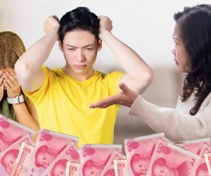 Mẹ kiện con trai 19 tuổi vì đem tiền tiết kiệm cả chục năm đi mua xe hơi cho bạn gái