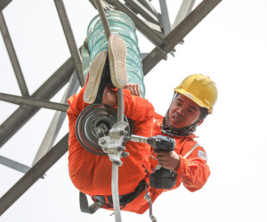 Tăng giá bán điện, EVN vẫn lỗ nặng