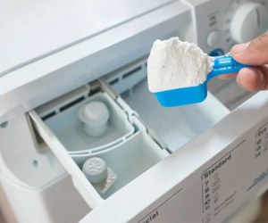 Dùng bột giặt hay nước giặt thì tốt hơn? Chuyên gia đưa ra kết luận dựa trên 3 yếu tố