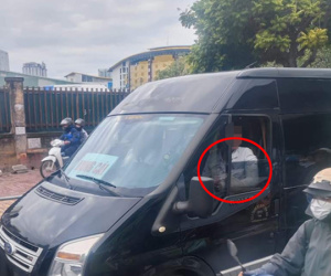 Xác minh vụ người đàn ông bó bột tay, lái xe Limousine ở Hà Nội