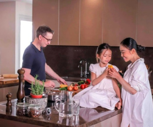 Đoan Trang khoe nhà 'triệu đô' ở Singapore, ấn tượng góc bếp 'ốc đảo' được chồng Tây thiết kế