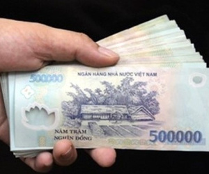 Hai cựu cán bộ công an bị cáo buộc cho vay nặng lãi, ghi lô đề