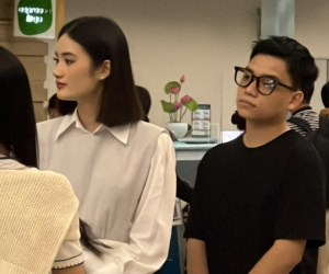 Hoa hậu Ý Nhi xuất hiện cùng bạn trai ở sân bay, sự thật về việc sang Úc du học?
