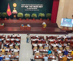 TP.HCM rà soát những 'người có quan hệ gia đình' trong bộ máy