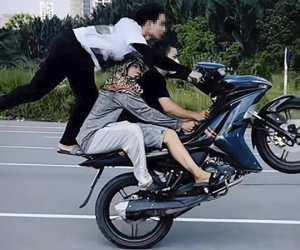 Liên tiếp xử lý thanh thiếu niên 'bốc đầu' xe máy, lạng lách trên đường