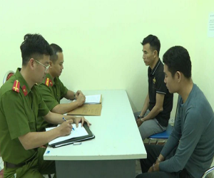 Vào nhà dân 'xin tiền làm quà' cho lãnh đạo, 2 người xưng cán bộ TN-MT bị bắt