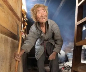Cho người nhặt rác ăn mì miễn phí 20 năm, chủ quán nhận 1 hộp sắt khi gặp khó: Thứ bên trong gây bất ngờ