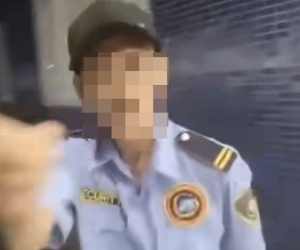 Tài xế livestream tố bảo vệ ngăn cản xe cứu thương vào bệnh viện chở người