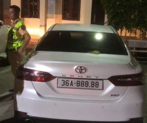 Phát hiện người điều khiển ôtô biển số 'VIP' 888.88 vi phạm nồng độ cồn
