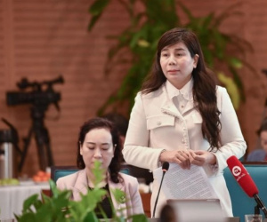Đã nghỉ công tác, một phó chủ tịch quận vẫn họp và ký hàng chục văn bản